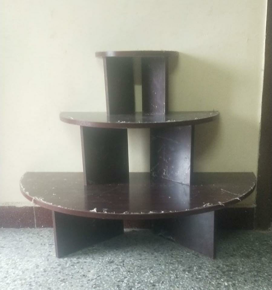 Semicircle Golu stand 3 steps